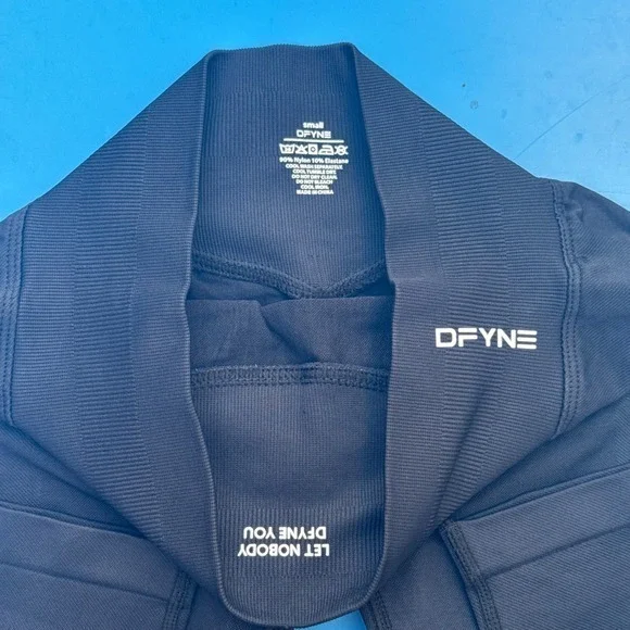 DFyne Leggings✨ Color-Black Size-Small⭐️ - Picture 4 of 5